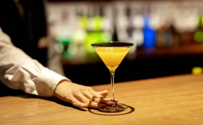 キレイなオレンジのカクテルの写真