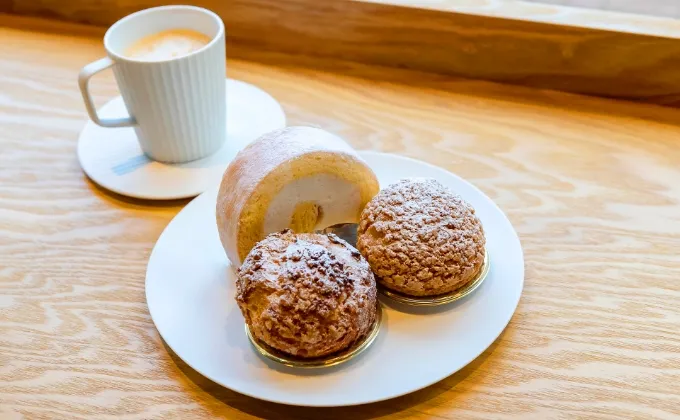 シュークリームとロールケーキ